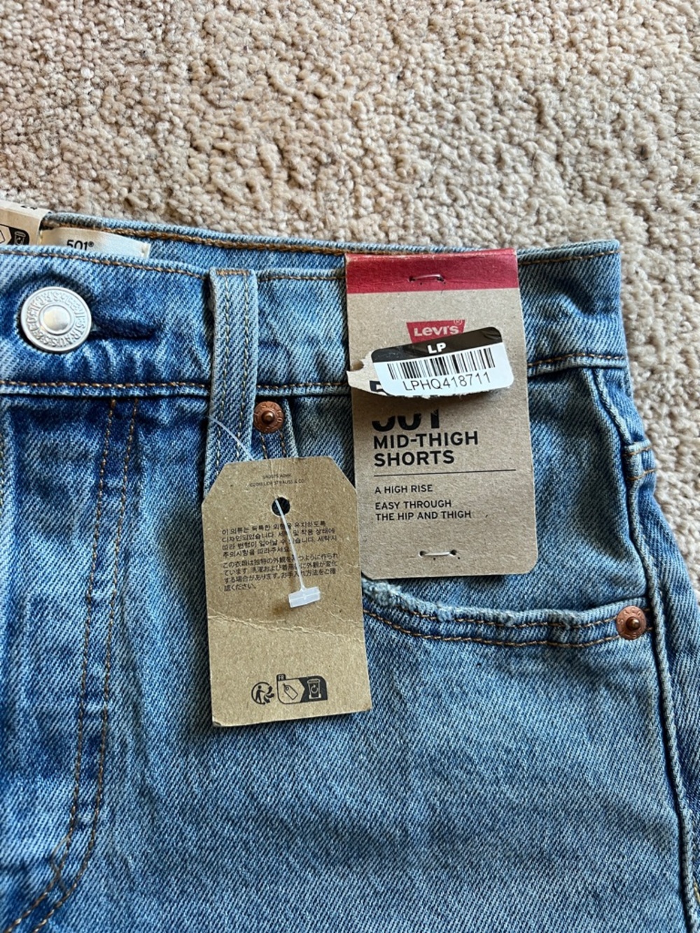 🔥Levi's 501 Women's Light Blue Denim Cutoff Shorts new - Picture 3 of 5